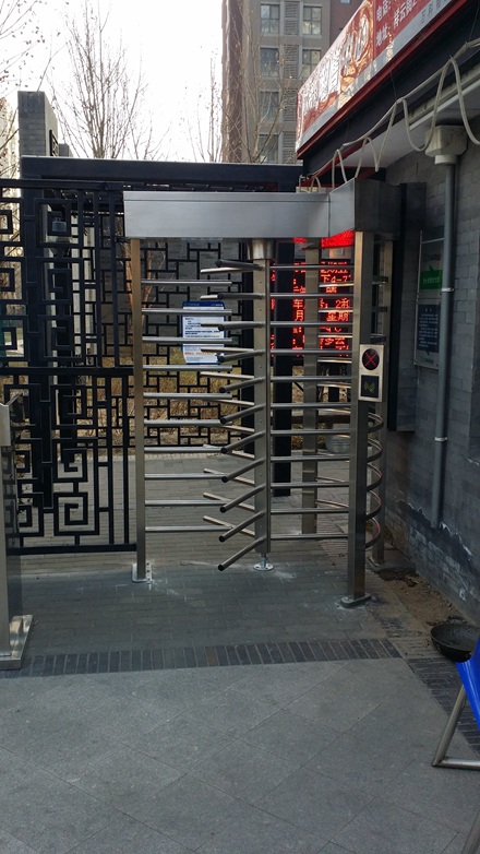 xx小区出入口人行道闸